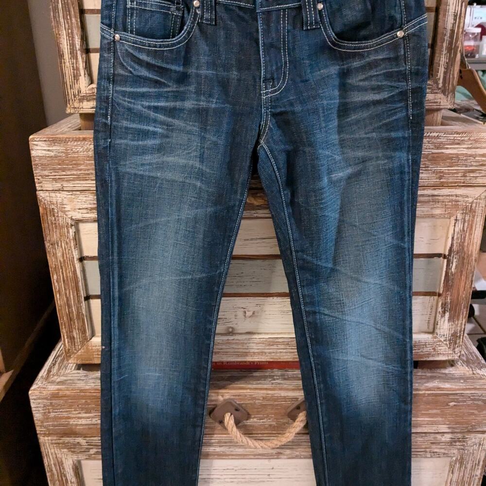 Jeans Vigoss Dark washed Distressed Juniors size 3 Like New